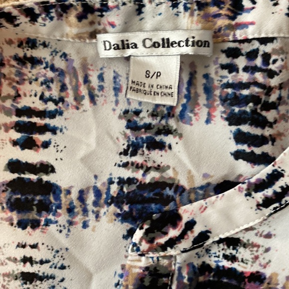 Dalia’s Collection Patterned Work Blouse - Picture 3 of 3